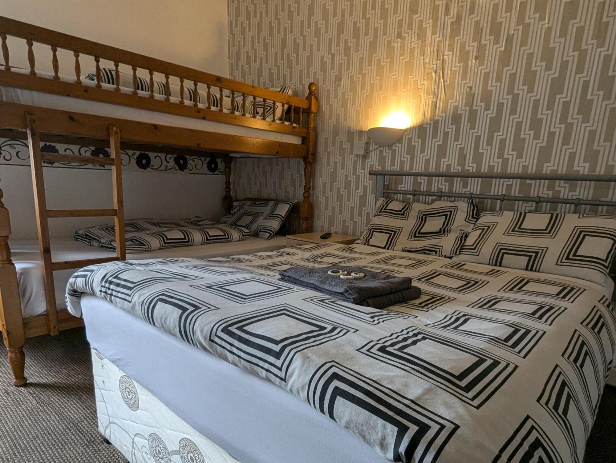 Fern Villa Hotel - Albert Road Блэкпул Экстерьер фото